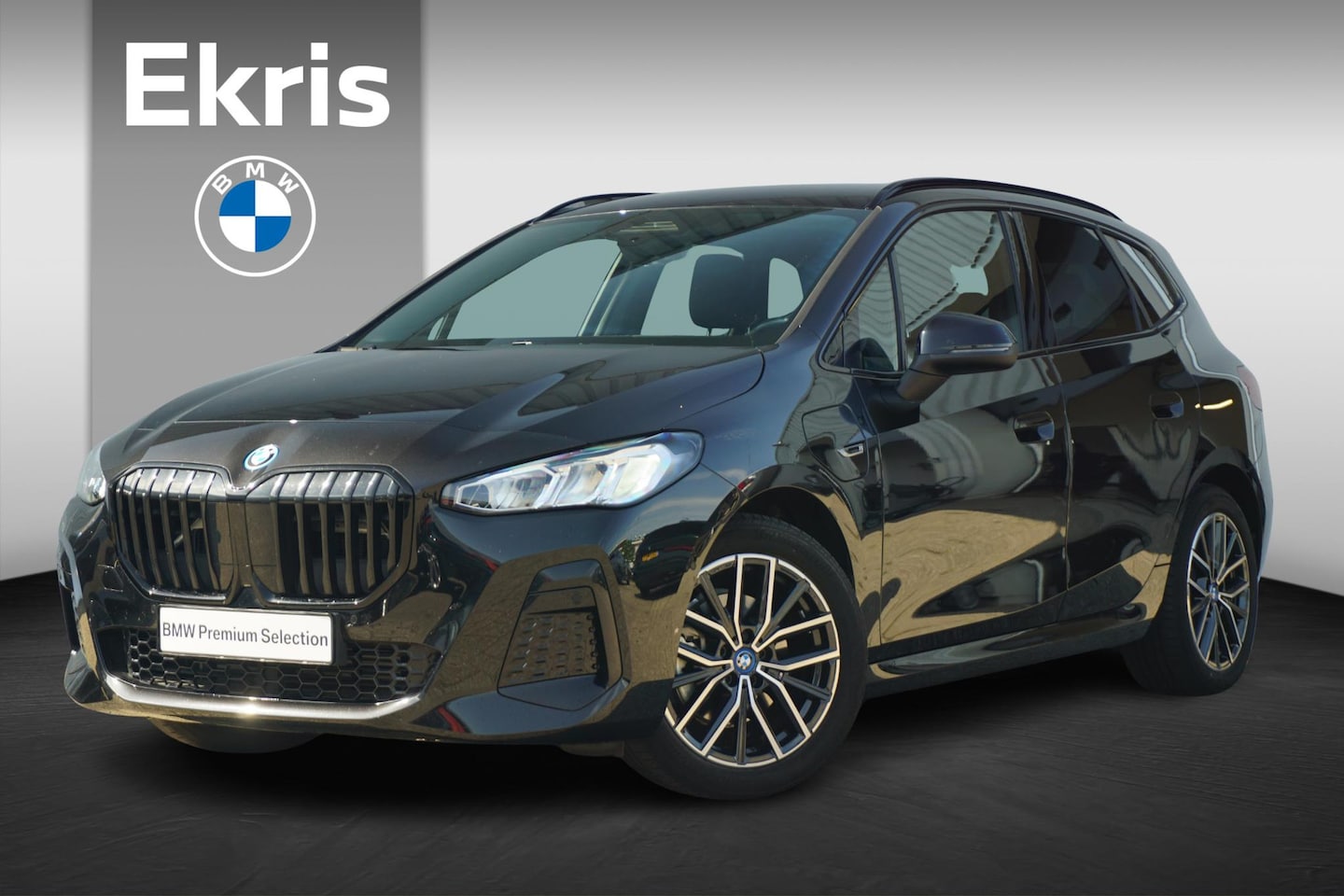 BMW 2-serie Active Tourer - 225e xDrive M sportpakket 18'' / Trekhaak / Parking Assistant - AutoWereld.nl