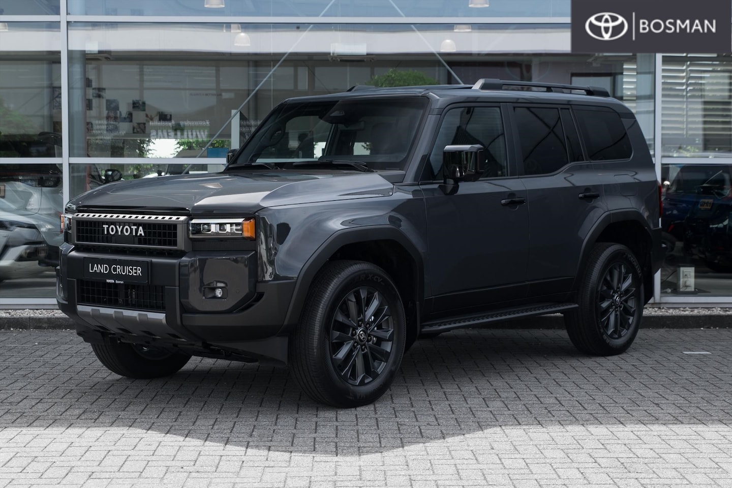 Toyota Land Cruiser - 2.8 D-4D 204pk Standard Roof Blind Van 5D Aut. Professional - AutoWereld.nl