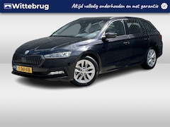 Skoda Octavia Combi - 1.0 e-TSI Sport Business / Navigatie / Parkeersensoren V+A / Zwenkbare trekhaak / Lichtmet