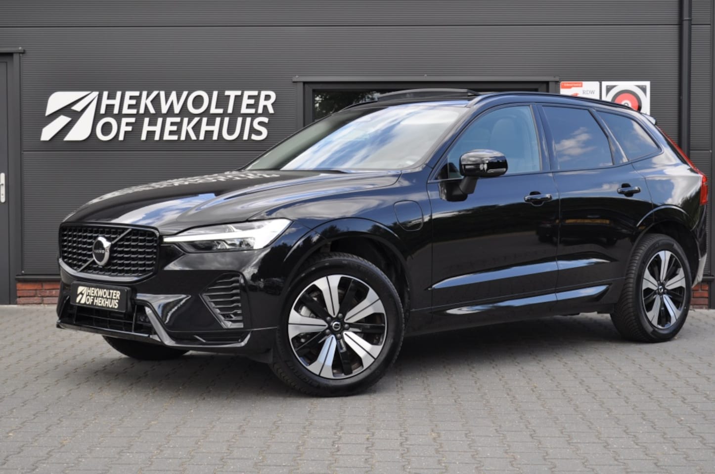 Volvo XC60 - T8 455 PK Plus Dark Plug-In | Panodak | Leder | Camera - AutoWereld.nl