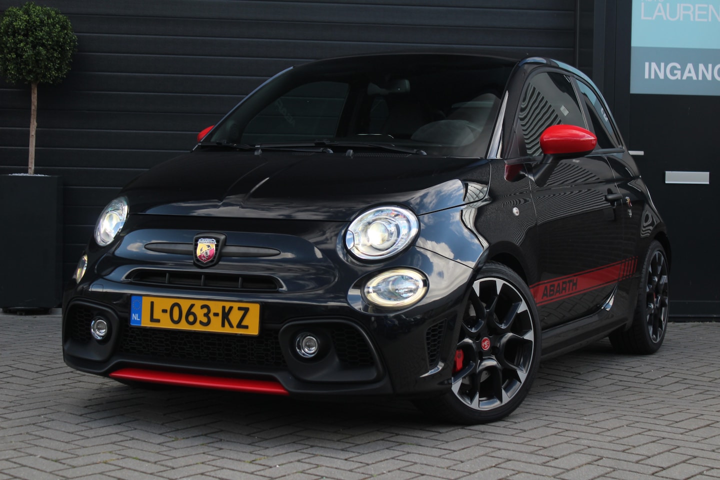 Abarth 595 - 595C 1.4 T-Jet Abarth Competizione | Sabelt Kuipst. | Beats - AutoWereld.nl