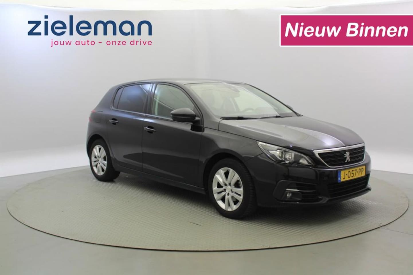 Peugeot 308 - 1.2 PureTech Executive - Panorama, Carplay, Cruise - AutoWereld.nl
