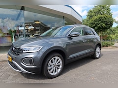 Volkswagen T-Roc - 1.5 TSI 150PK AUTOMAAT Life Edition 10dkm Navi I All-Season I