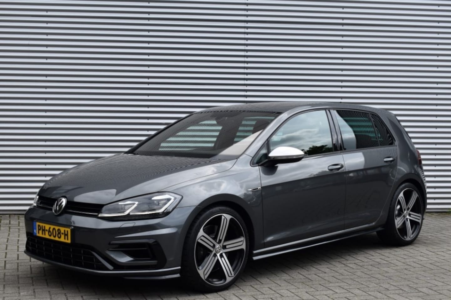 Volkswagen Golf - 2.0 TSI 4MOTION R / NL AUTO / 1e EIGENAAR - AutoWereld.nl