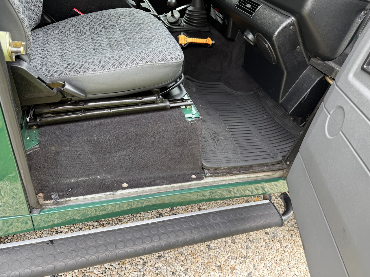 Land Rover Defender - 2.5 TD5 90 SW SE Airco NL auto eerste eigenaar