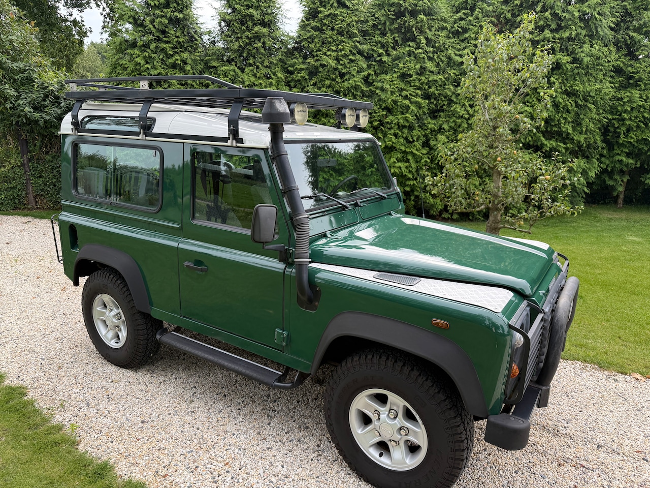 Land Rover Defender - 2.5 TD5 90 SW SE Airco NL auto eerste eigenaar