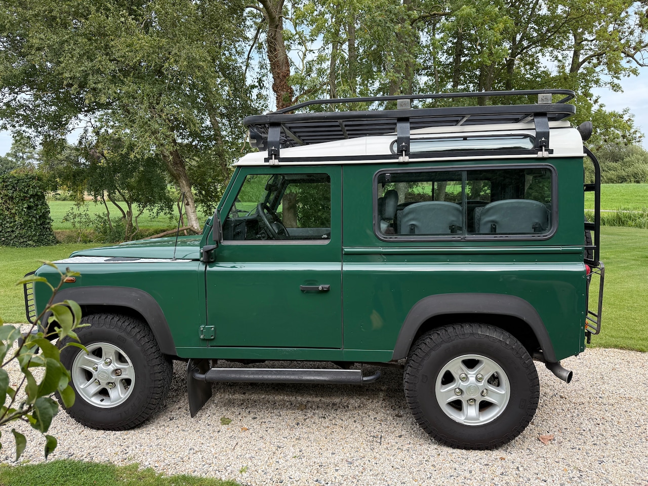 Land Rover Defender - 2.5 TD5 90 SW SE Airco NL auto eerste eigenaar