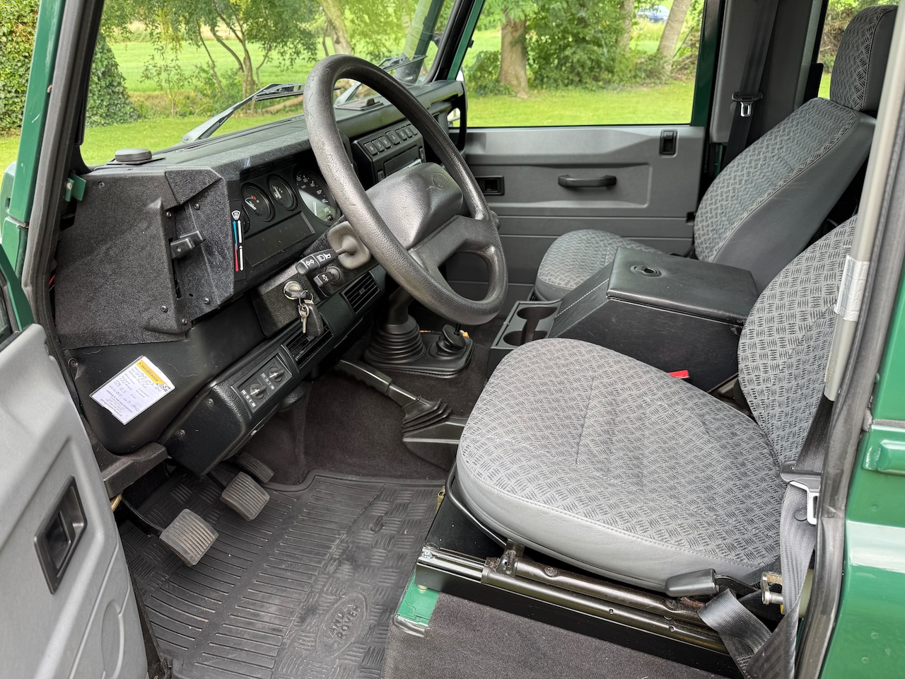 Land Rover Defender - 2.5 TD5 90 SW SE Airco NL auto eerste eigenaar