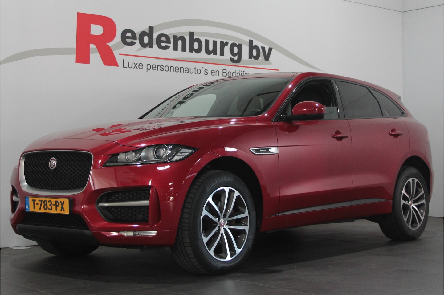 Jaguar F-Pace - 2.0 Portfolio AWD 25t - Pano / Navi / Camera / Leder - AutoWereld.nl