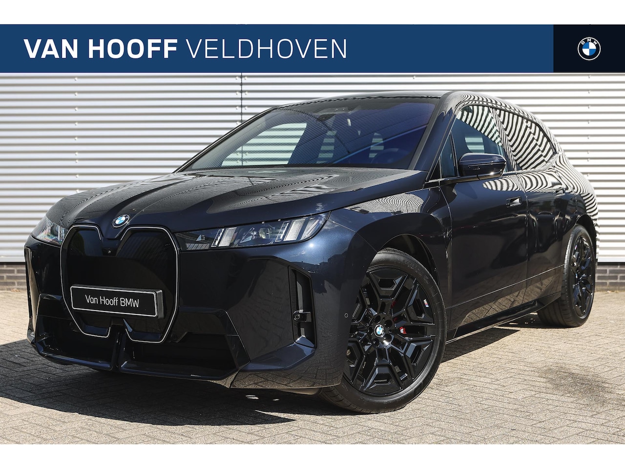 BMW iX - xDrive45 M Sport / Panoramadak Sky Lounge / Trekhaak / M Multifunctionele Stoelen / Parkin - AutoWereld.nl