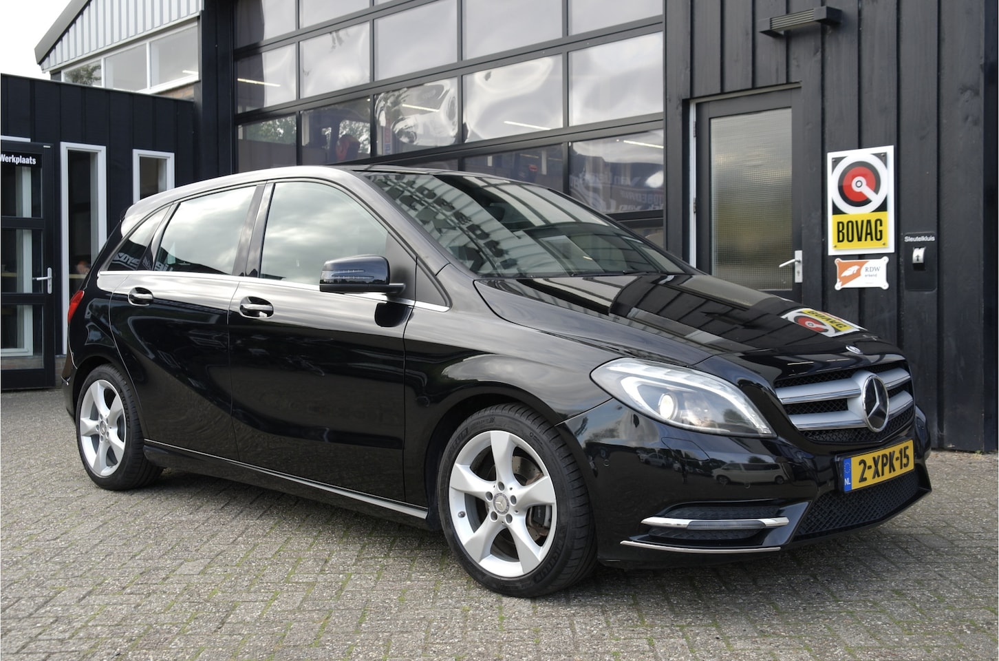 Mercedes-Benz B-klasse - 180 Prestige Comfort Automaat | NL-Auto | Cruise | Navi | 17'' - AutoWereld.nl