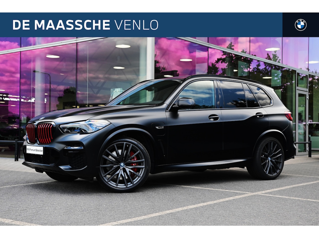 BMW X5 - xDrive45e Black Vermilion Edition Automaat / Panoramadak / Adaptief onderstel / Stoelventi - AutoWereld.nl