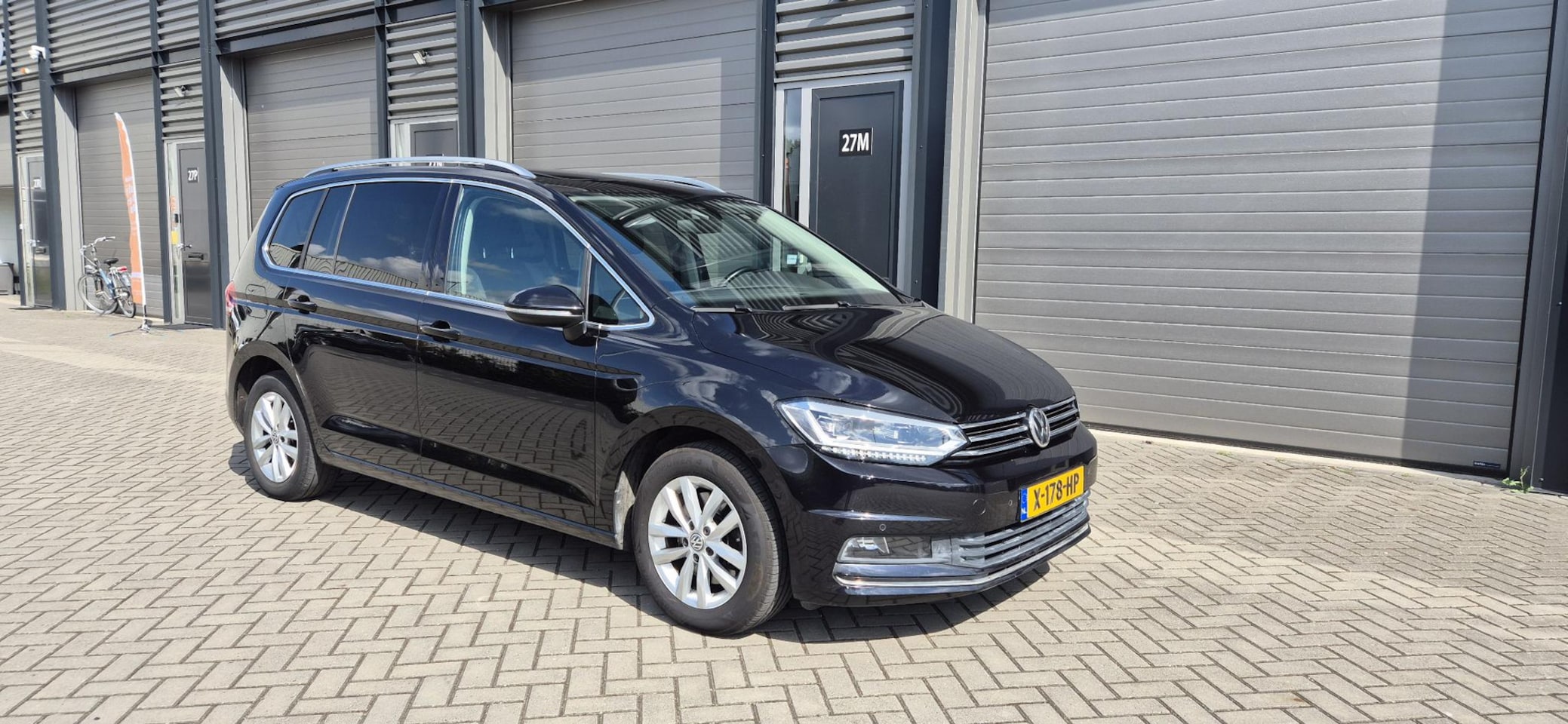 Volkswagen Touran - 1.5 TSI Highline 7p Panorama*Navi*Bluetooth*Elektr. achterklep*Stoel, stuurverwarming enz - AutoWereld.nl