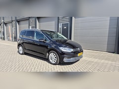 Volkswagen Touran - 1.5 TSI Highline 7p Panorama*Navi*Bluetooth*Elektr. achterklep*Stoel, stuurverwarming enz