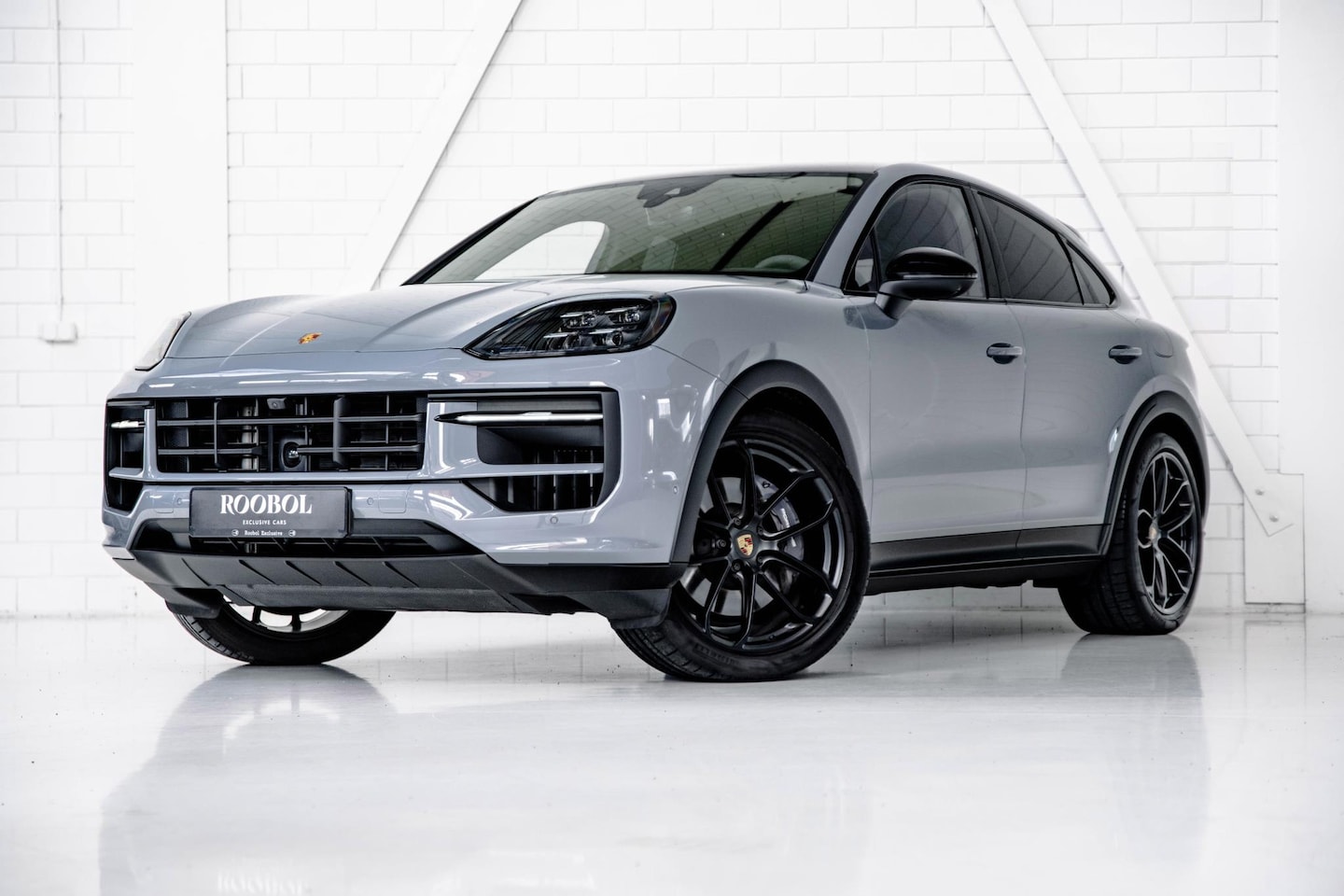 Porsche Cayenne Coupé - E-Hybrid Bijrijder display l Lichtgew sportpakket l Entertainment l Burmester - AutoWereld.nl