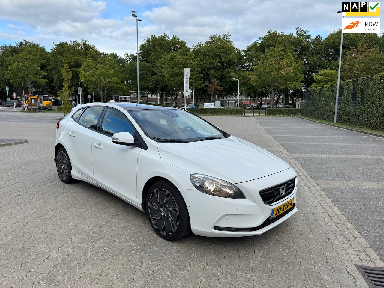 Volvo V40 - 1.6 D2 Kinetic 1.6 D2 KINETIC - AutoWereld.nl