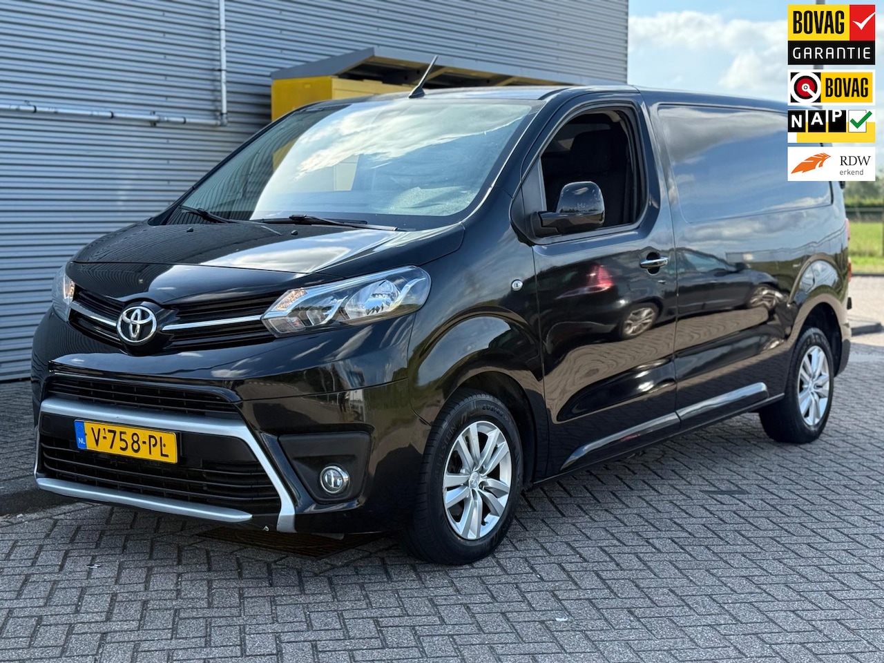Toyota ProAce Worker - 2.0 D-4D 177 PK Zwart Bj 2018 Automaat ECC Airco Navi - AutoWereld.nl