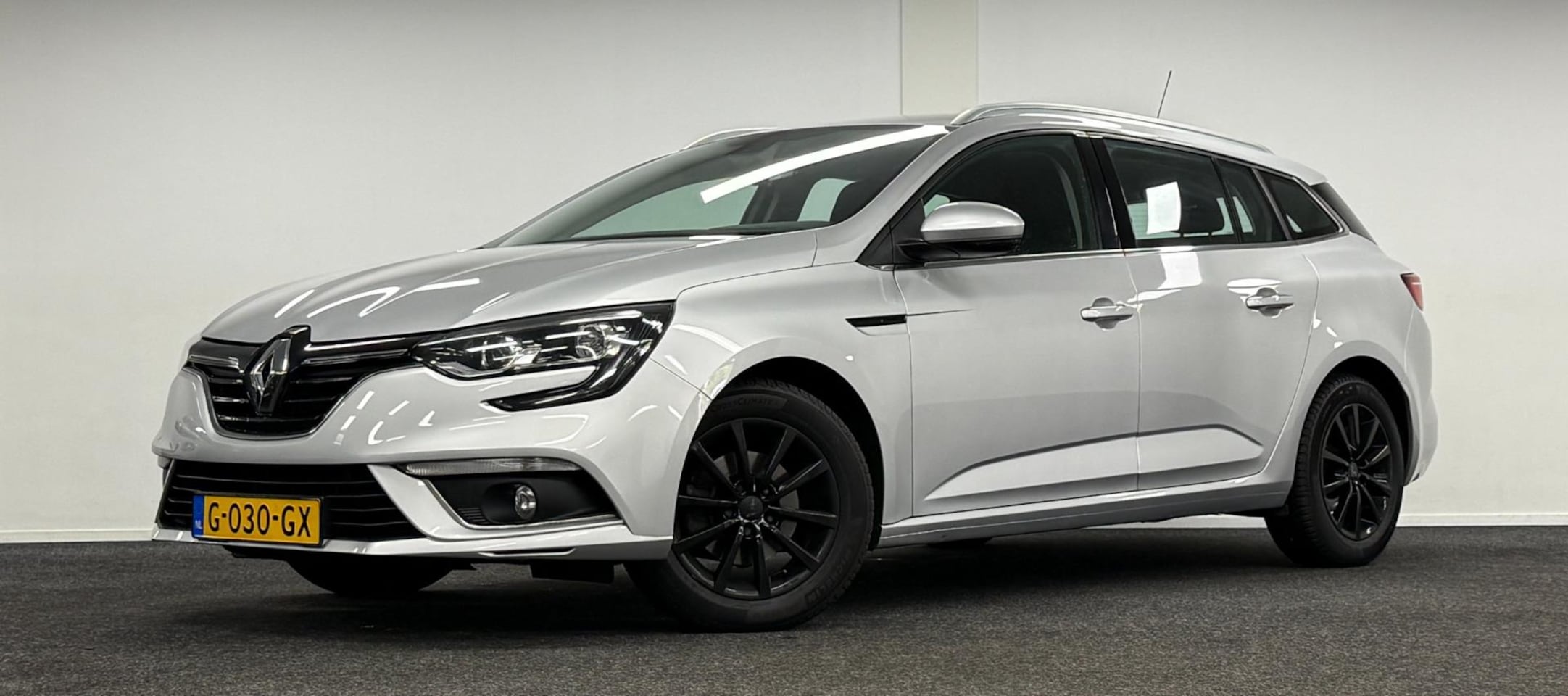 Renault Mégane Estate - 1.5 dCi Zen*NieuwModel*Automaat*Trekhaak*Navi*NweApk! - AutoWereld.nl
