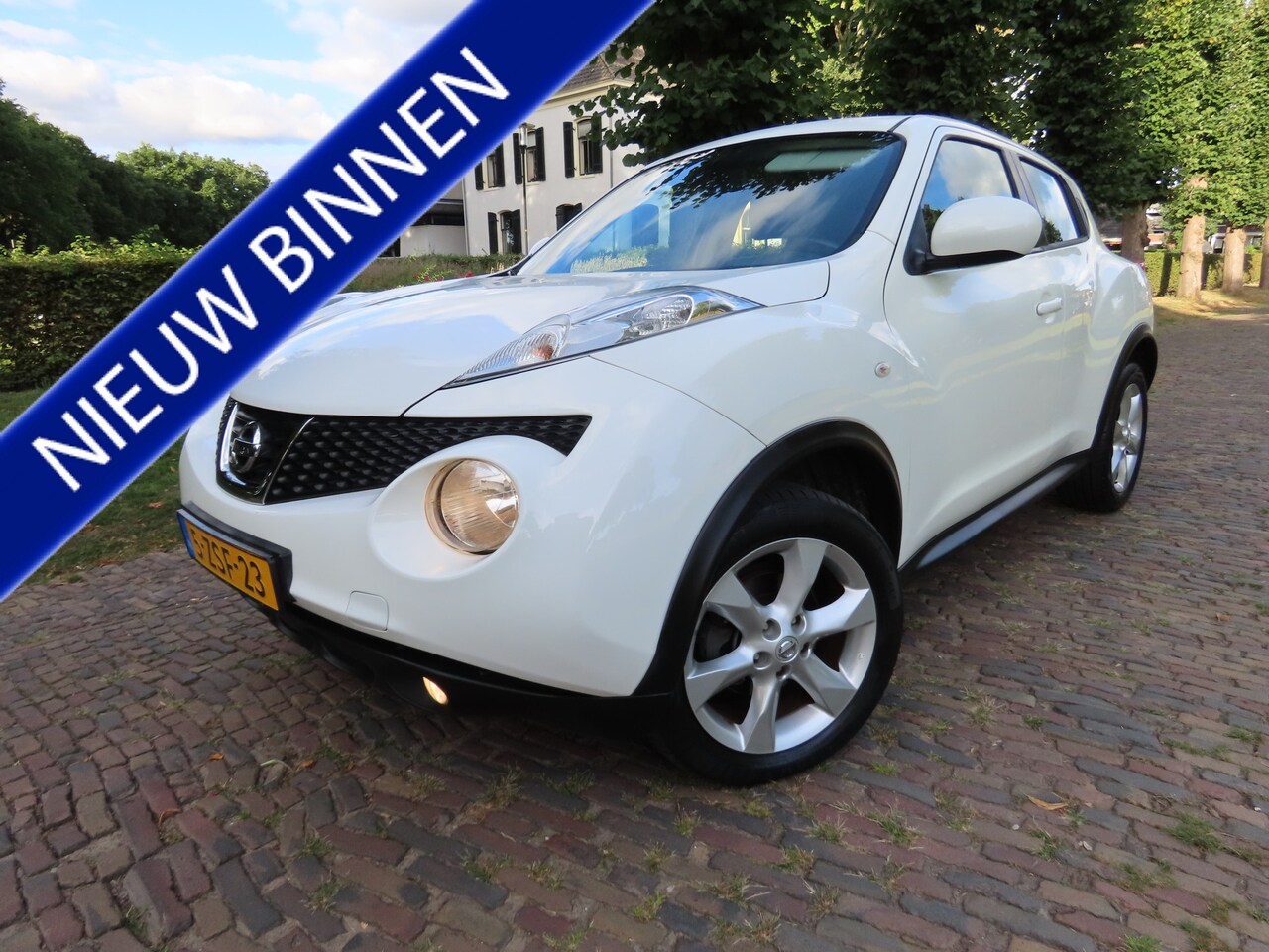 Nissan Juke - 1.6 Acenta Ecc Cruisecontrol Navigatie Achteruitrijcamera Lm Velgen - AutoWereld.nl