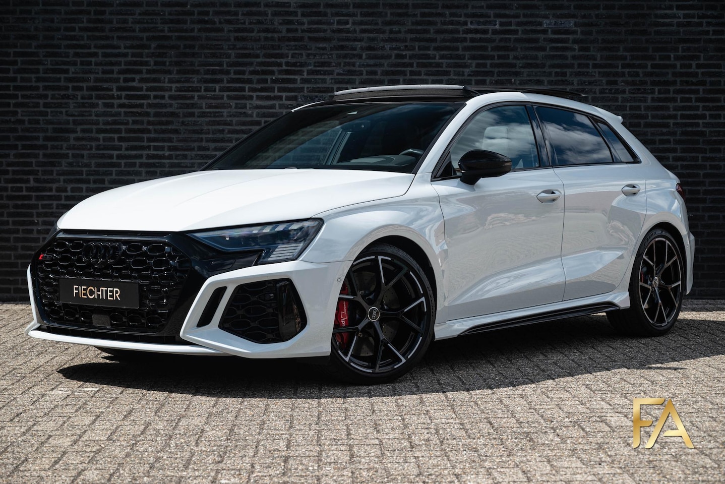 Audi A3 Sportback - 2.5 TFSI RS 3 quattro 2.5 TFSI RS 3 quattro - AutoWereld.nl