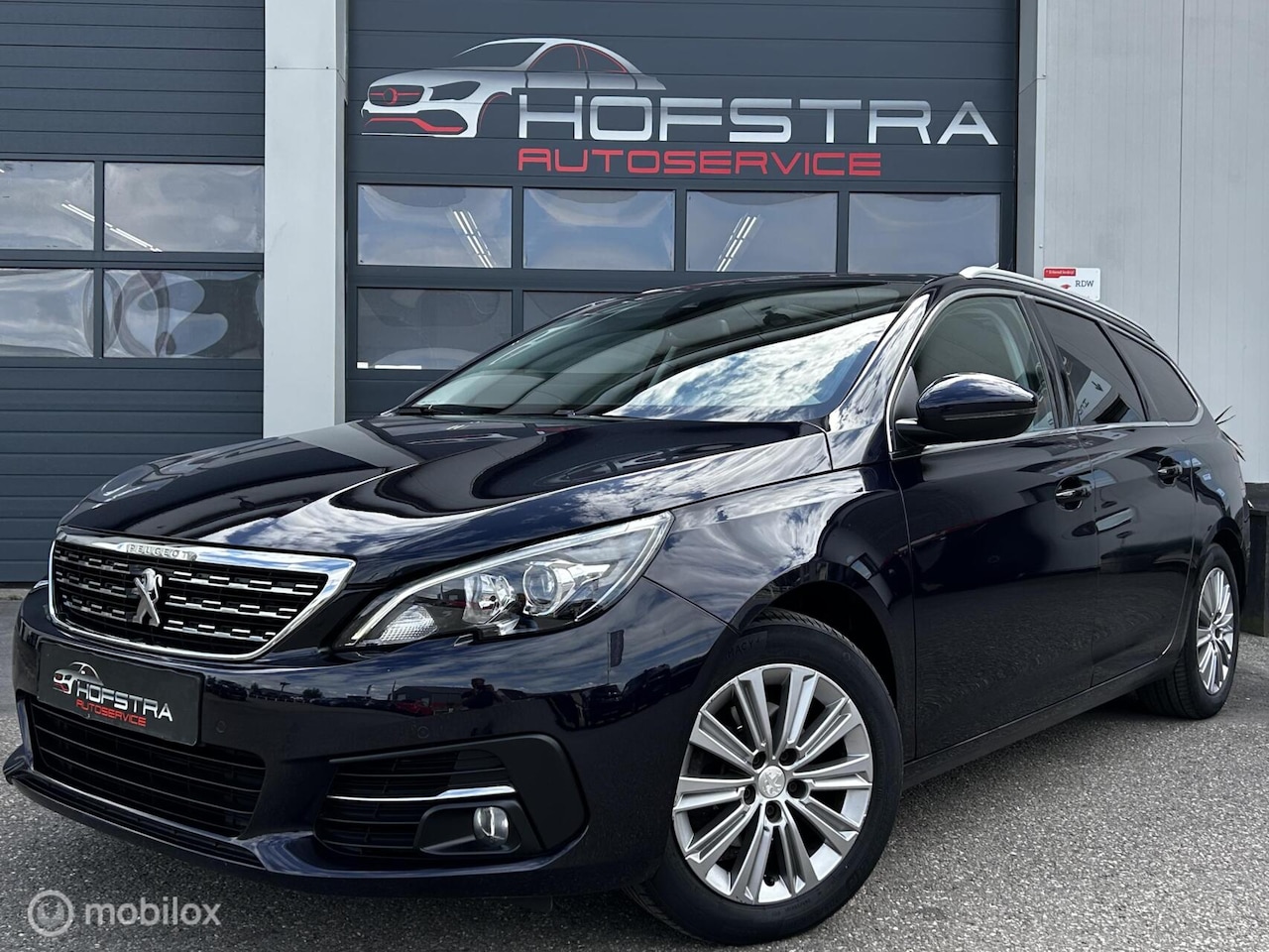 Peugeot 308 SW - 1.2 PureTech Blue Lease Premium Pano Carplay 131pk - AutoWereld.nl