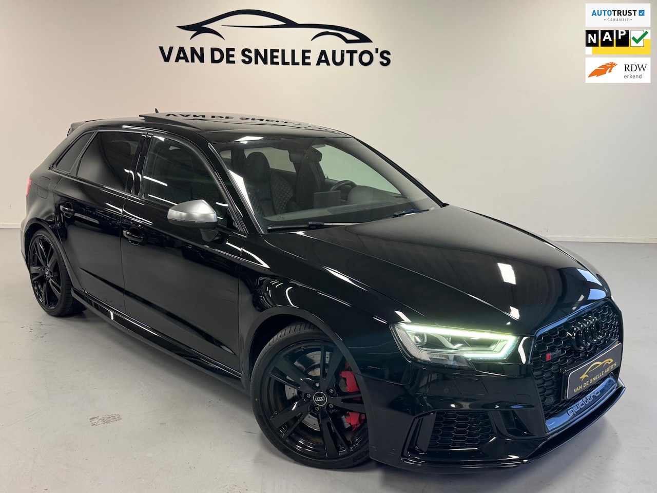 Audi A3 Sportback - 2.5 TFSI RS 3 quattro PANO/KEYLESS/CAMERA/MATRIX - AutoWereld.nl