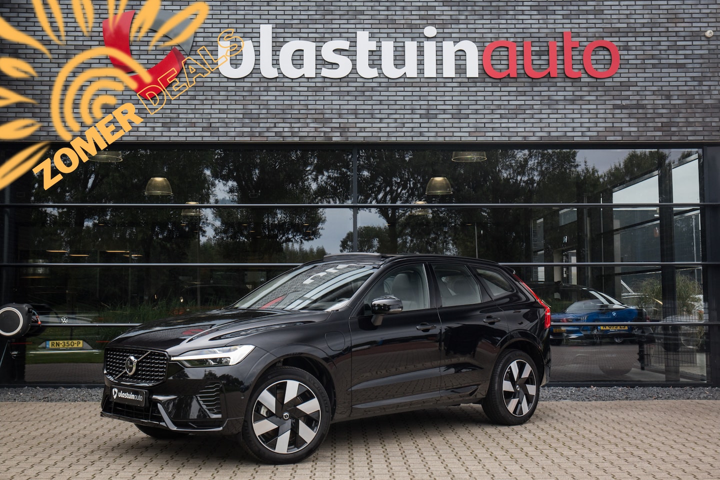 Volvo XC60 - 2.0 Recharge T8 AWD Ultimate Dark 2.0 Recharge T8 AWD Ultimate Dark , Pano dak, Harman/Kardon, 360°camera, HUD, - AutoWereld.nl