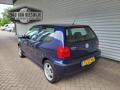 Volkswagen Polo - 1.4-16V Trendline