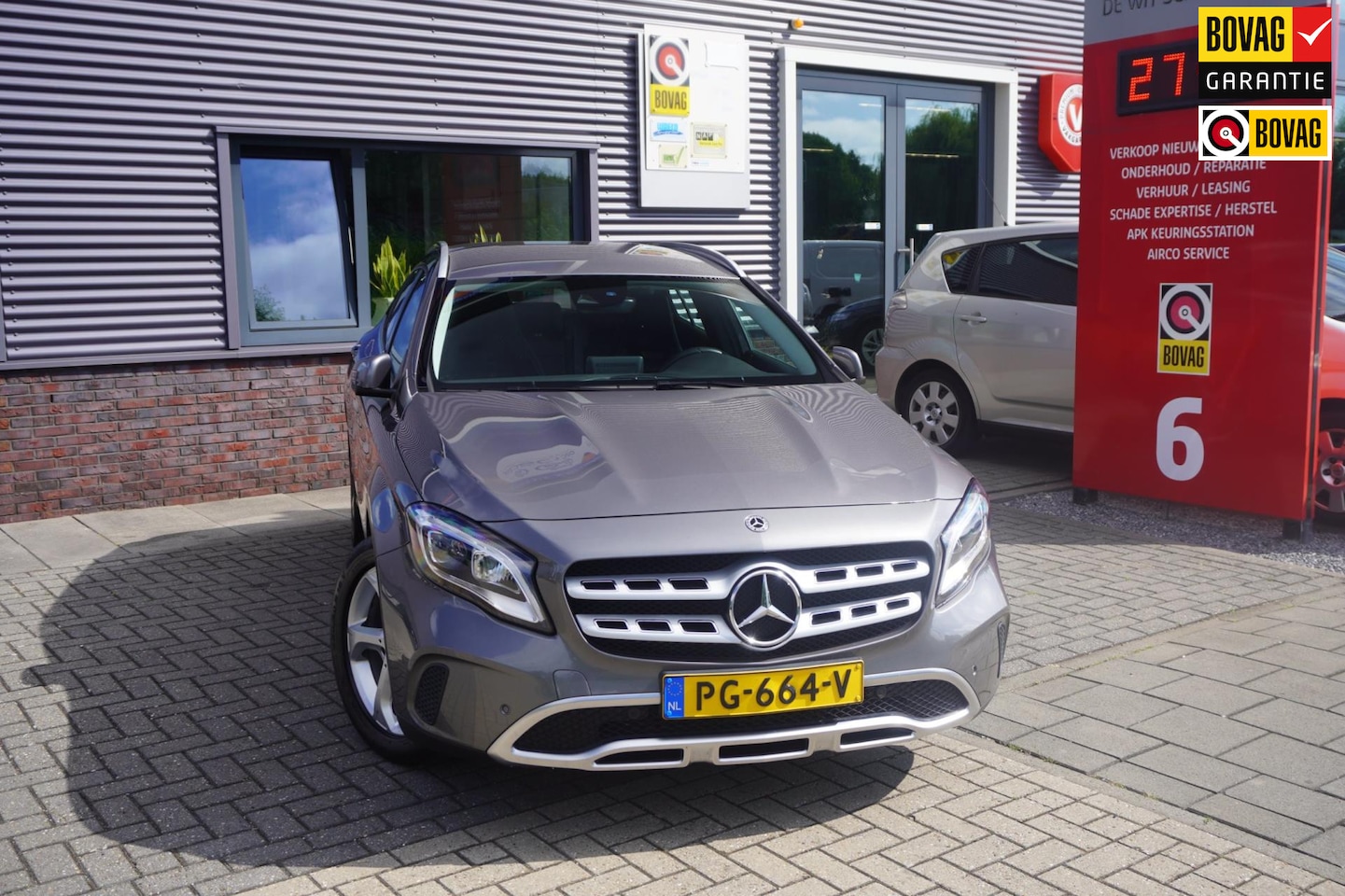 Mercedes-Benz GLA-Klasse - 180 Premium Plus / Stoelverwarming / Achter. camera / Keyless Entry - AutoWereld.nl