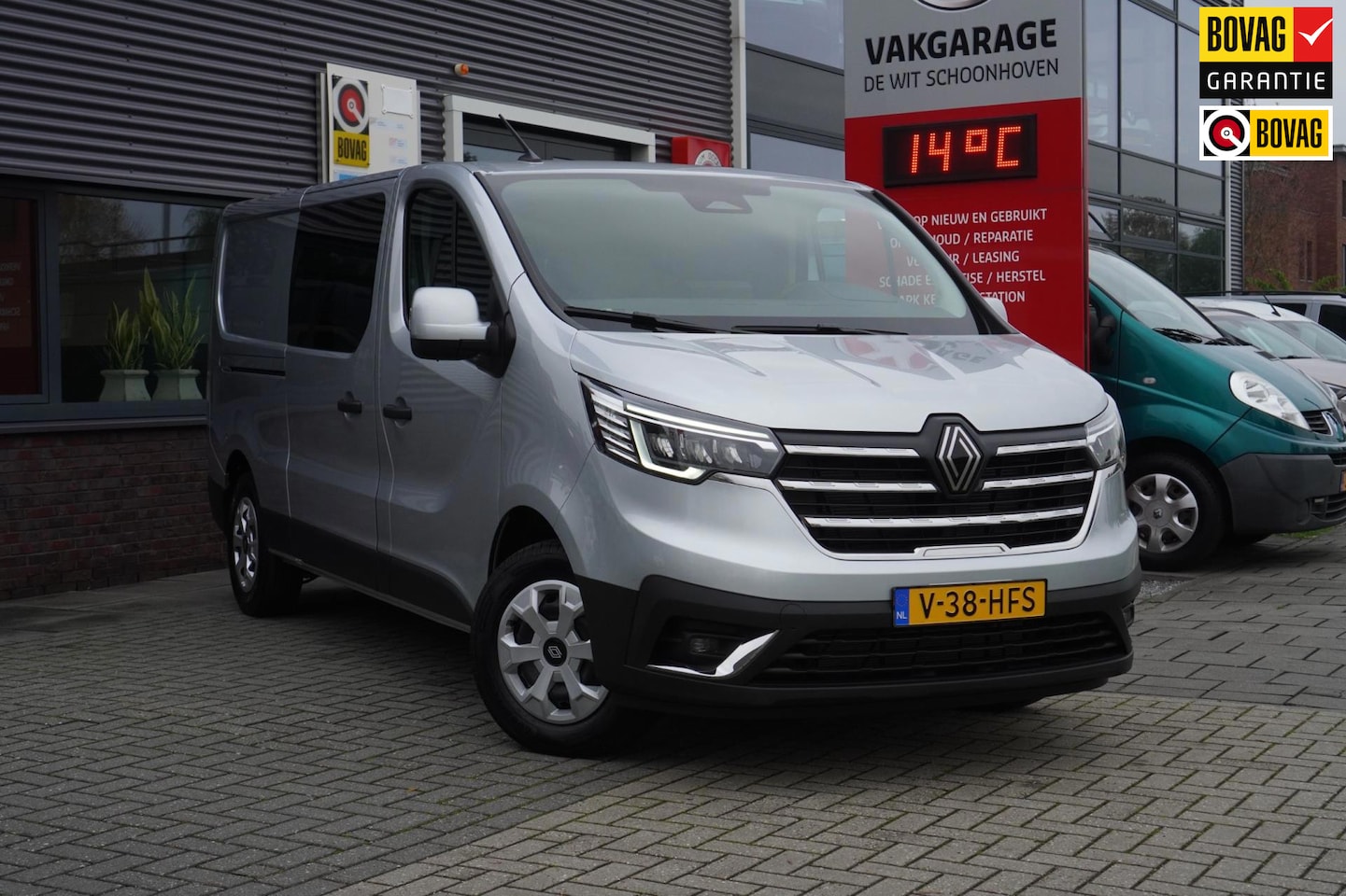 Renault Trafic - 2.0 Blue dC1 DC !! 150 T30 L2H1 Advance / BPM VRIJ / DC / 6 persoons - AutoWereld.nl