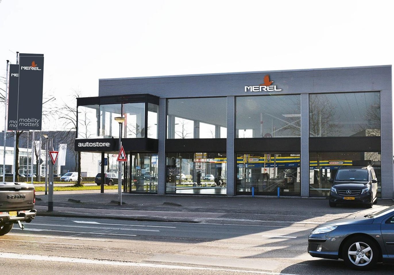 Land Rover Range Rover Evoque - 2.0 P250 AWD R-Dynamic SE | Pano | Trekhaak | Vol leer |