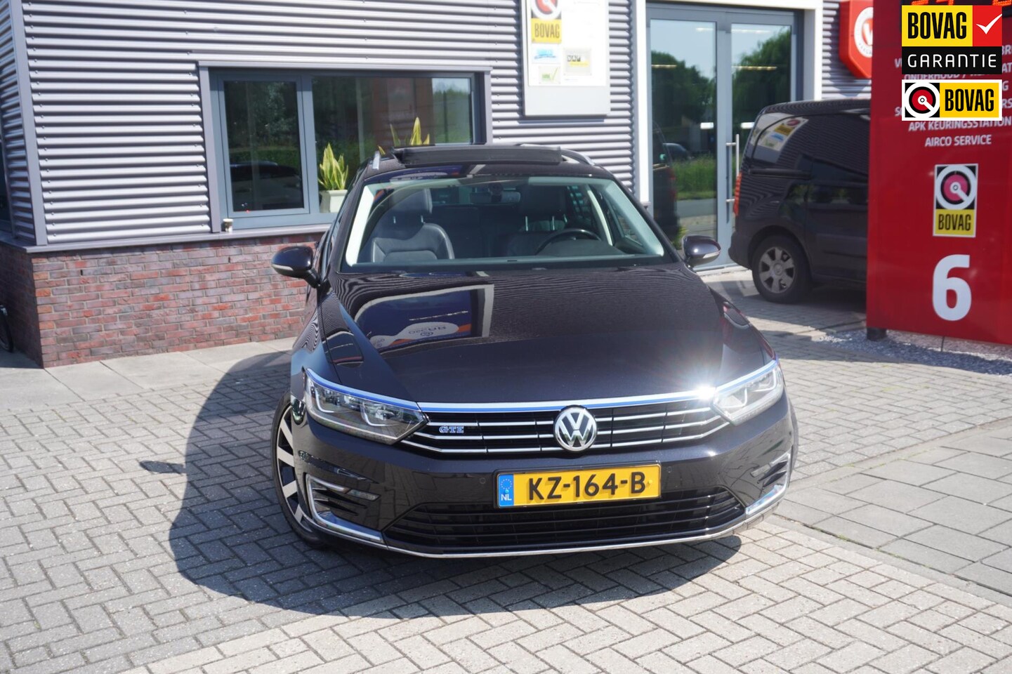 Volkswagen Passat Variant - 1.4 TSI GTE Connected Series Plus / Panoramadak / Adaptieve Cruise / Winterwielen - AutoWereld.nl