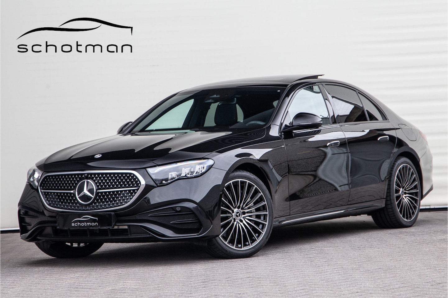 Mercedes-Benz E-klasse - 300 e AMG Nightpakket, Panorama, Distronic, Carplay, 20" Hybrid - AutoWereld.nl