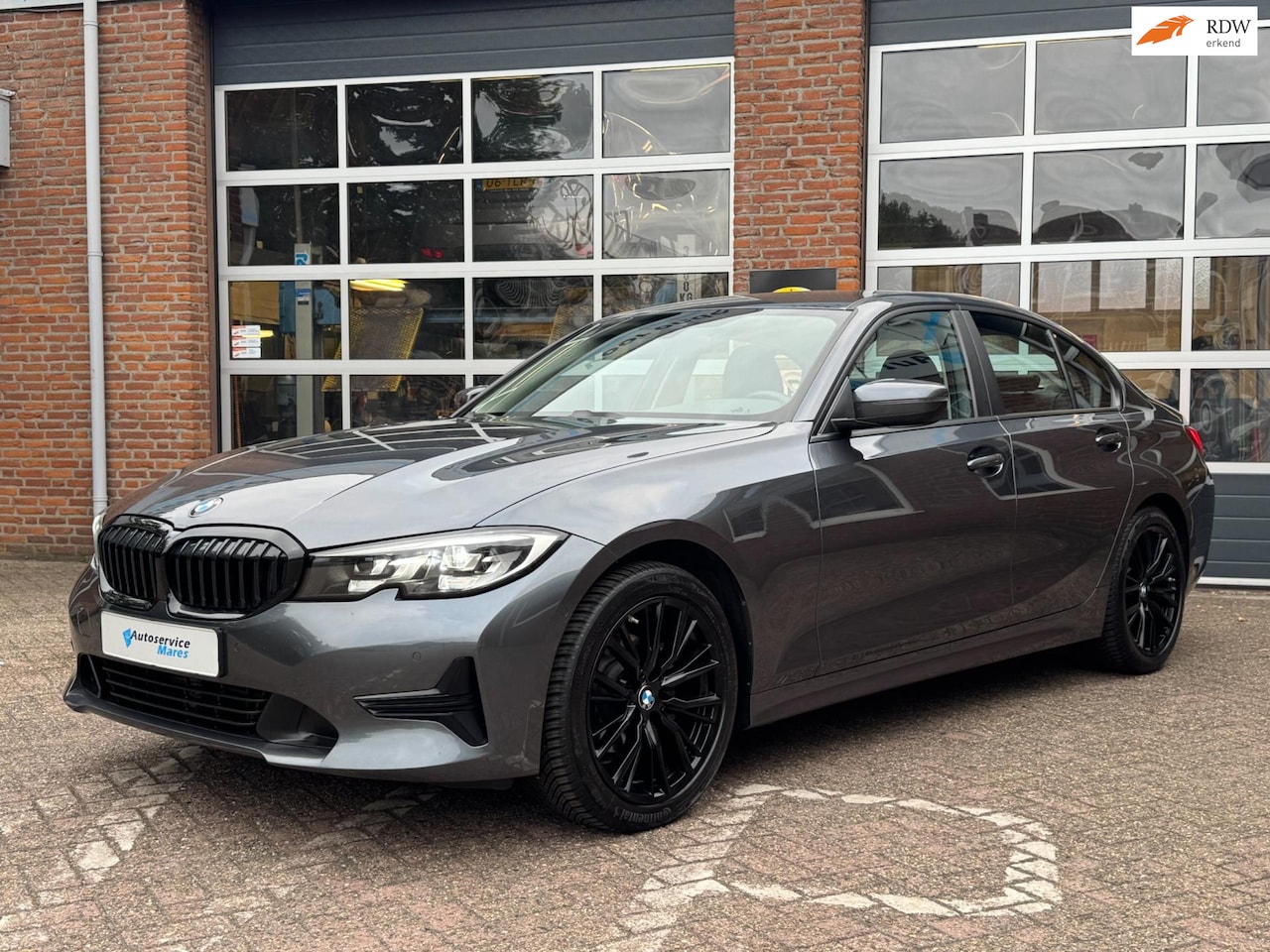 BMW 3-serie - 318i Business Edition 318i Business Edition, navi, camera, sportleder, cruise, stoelverw - AutoWereld.nl