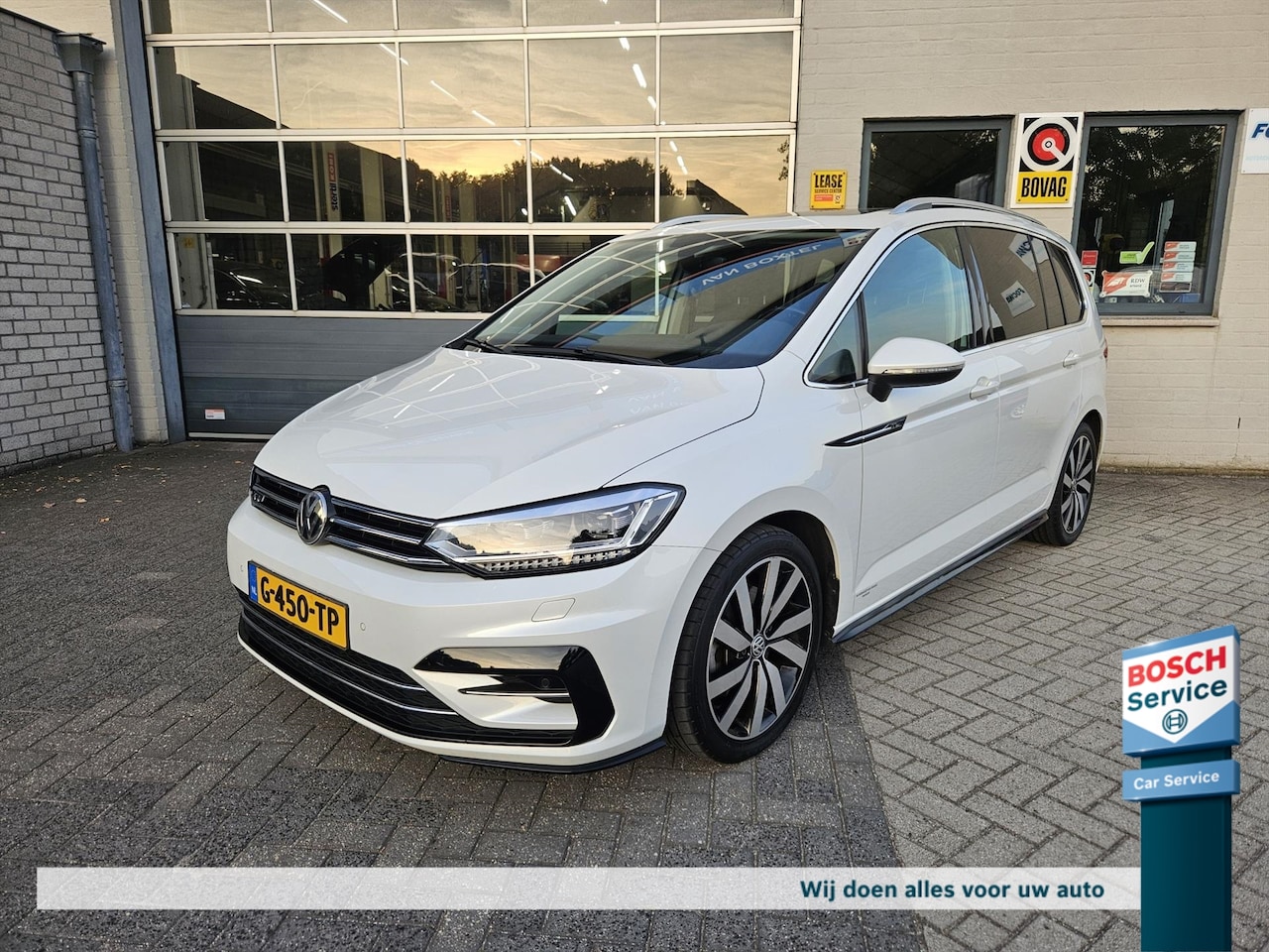 Volkswagen Touran - 1.4 TSi 150pk DSG Highline R-Line 7-pers. - AutoWereld.nl