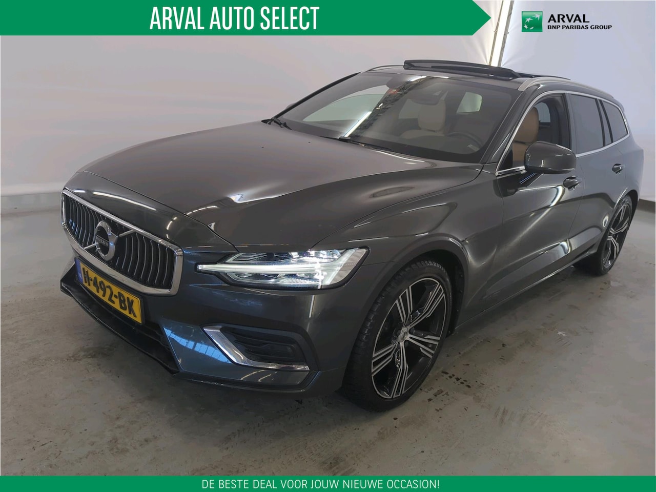 Volvo V60 - 2.0 T4 211pk Automaat Inscription | Leder | Panoramadak | Trekhaak | 19" | H/K Audio | Cam - AutoWereld.nl