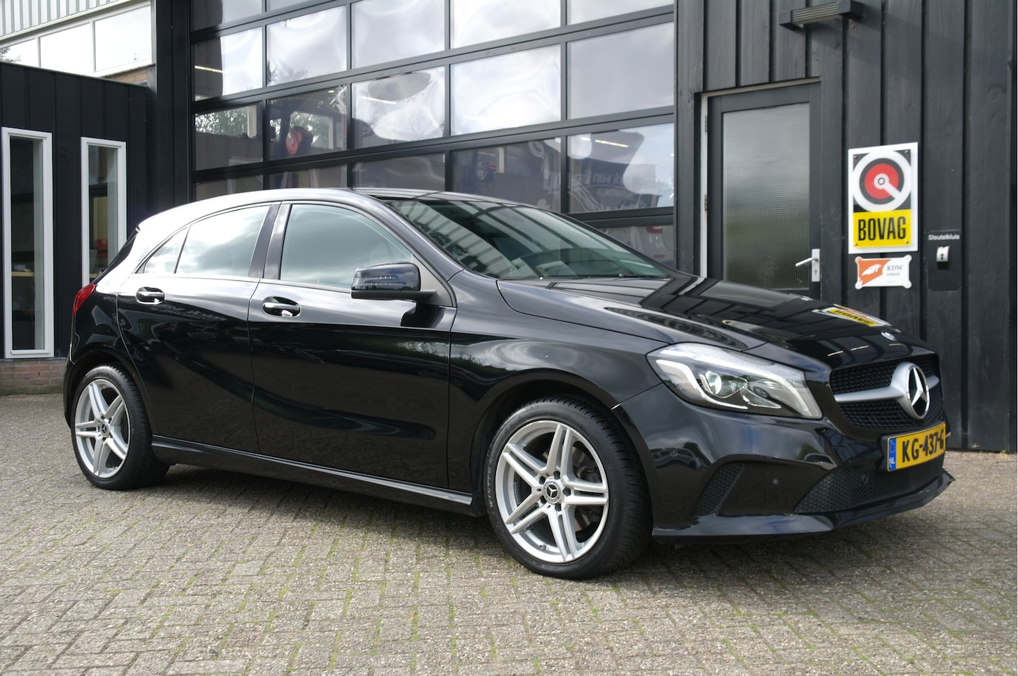 Mercedes-Benz A-klasse - 160 Ambition | NL-Auto | Cruise | LED | Dealer Onderhouden - AutoWereld.nl