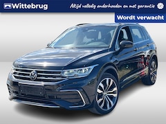 Volkswagen Tiguan - 1.4 TSI eHybrid 245PK R-Line Business+ / Panoramadak / Zwenkbare Trekhaak / IQ LED / Elekt