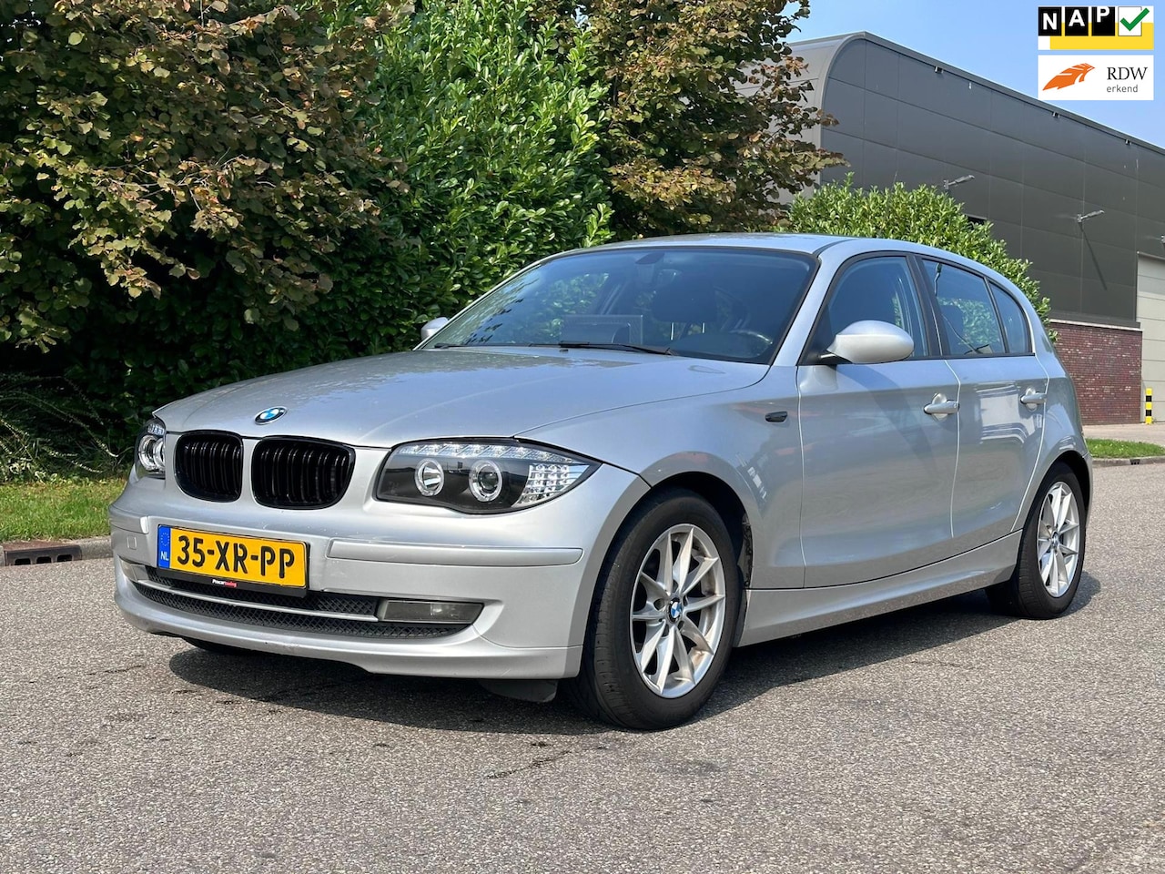 BMW 1-serie - 118i Executive Achteruit Camera*24/03/2026 APK(*Cruise*NAP*Clima*LM velgen*Parkeersensoren - AutoWereld.nl