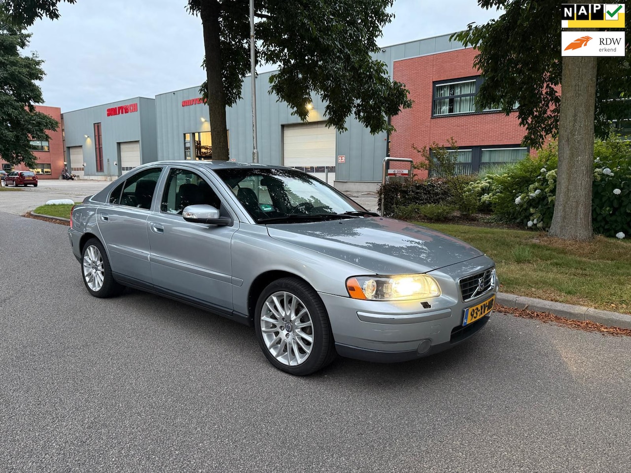 Volvo S60 - 2.4 Drivers Edition LPG G3 AUTOMAAT LEER - AutoWereld.nl