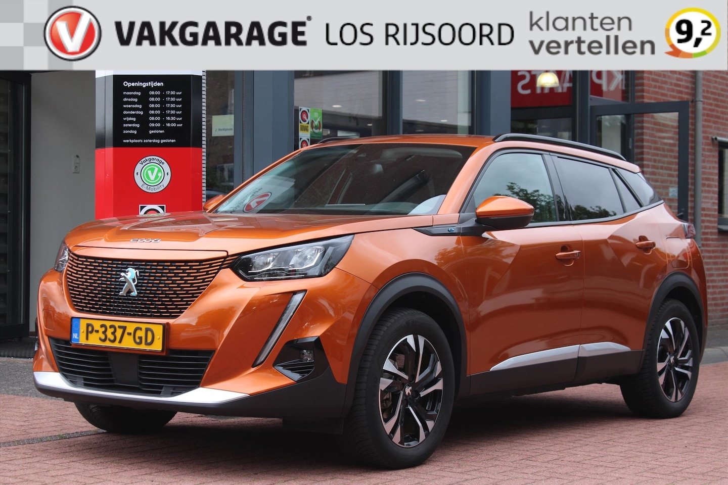 Peugeot e-2008 - EV 50kWh *Allure* | 3-fase | Trekhaak | Carplay | Stoelverwarming | Camera | Cruise & Clim - AutoWereld.nl