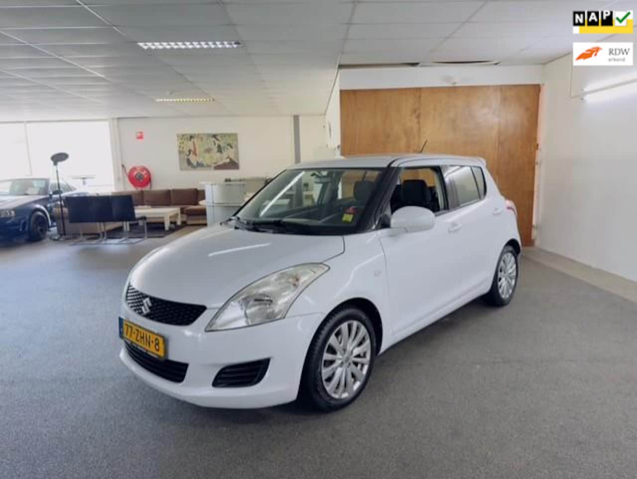 Suzuki Swift - 1.2 Bandit EASSS Apk Nieuw,1e Eigenaar,Dealer-Onderhouden,Airco,Cruise,Lm velgen,Trekhaak, - AutoWereld.nl