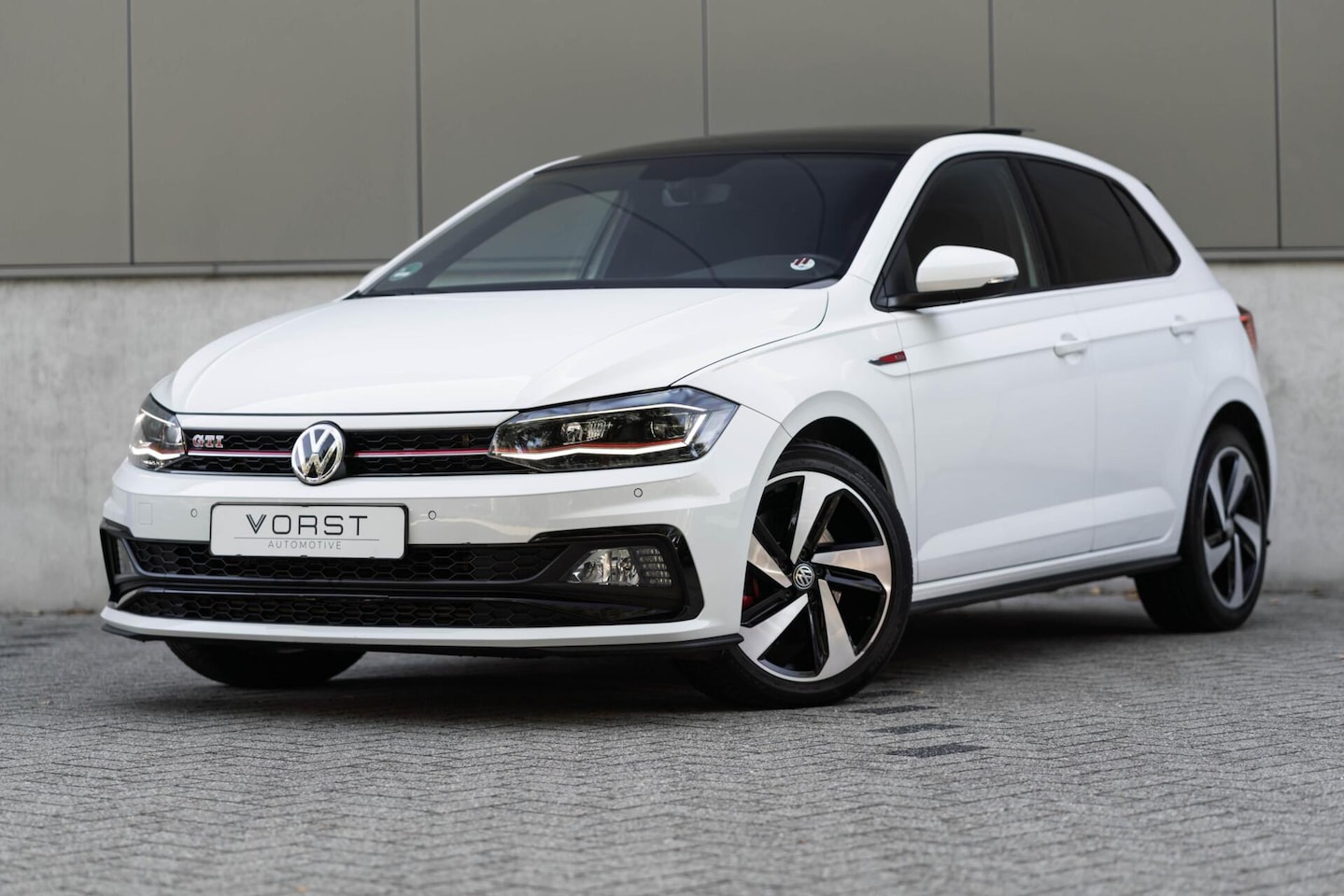 Volkswagen Polo - 2.0 TSI GTI Pano DSG ACC - AutoWereld.nl