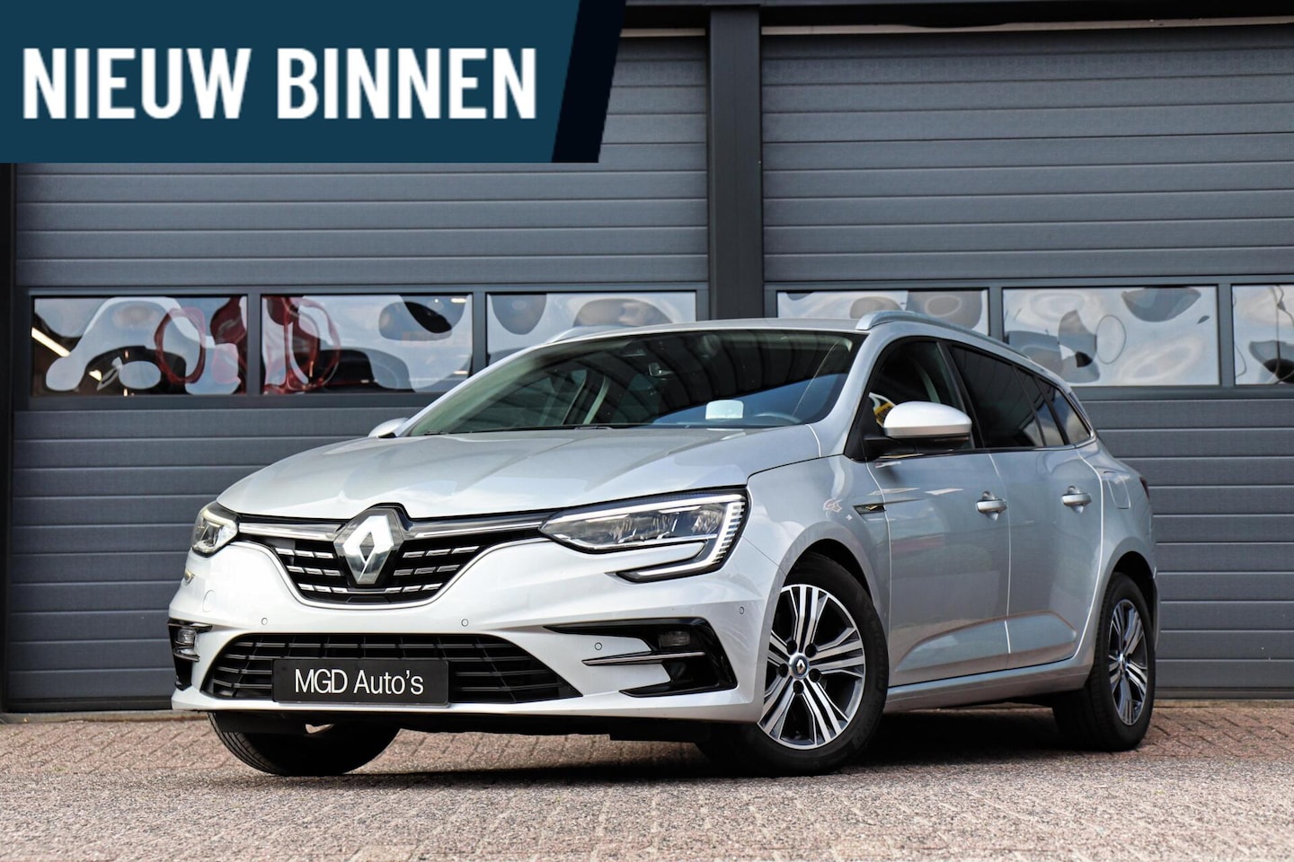 Renault Mégane E-Tech - Estate 1.6 Plug-In Hybrid 160 Intens /LED/KEYLESS/CAMERA/CARPLAY/CRUISE/HUD! - AutoWereld.nl