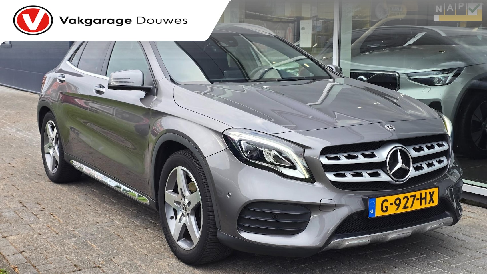 Mercedes-Benz GLA-Klasse - 180 Business Solution AMG|NAP |Automaat|Stoelverwarming |Alcantara - AutoWereld.nl