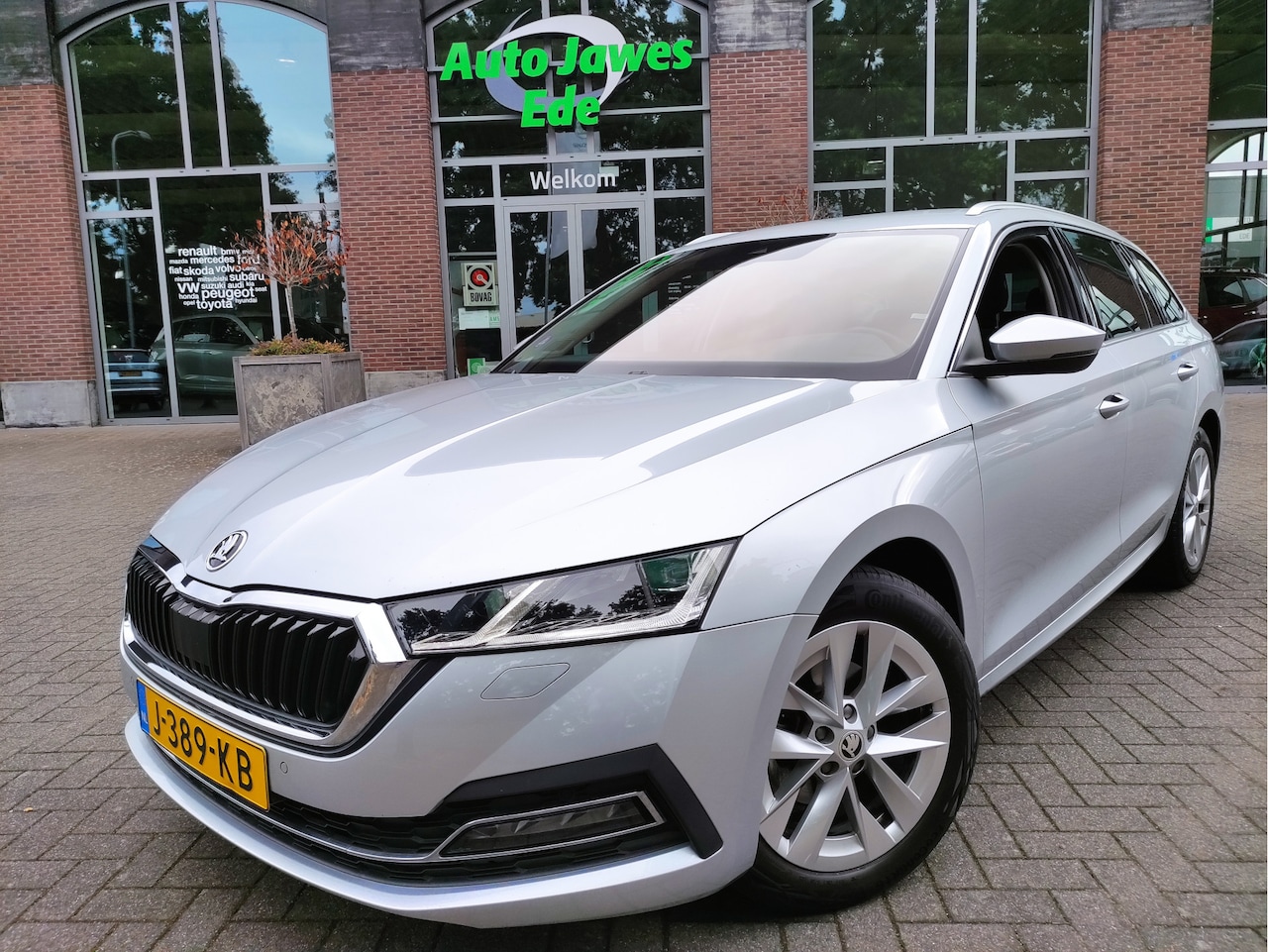 Skoda Octavia Combi - 1.5 TSI First Edition Wegklapbare trekhaak - Adaptieve Cr.control - Stoelverwarming - Led - AutoWereld.nl