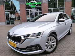 Skoda Octavia Combi - 1.5 TSI First Edition Wegklapbare trekhaak - Adaptieve Cr.control - Stoelverwarming - Led