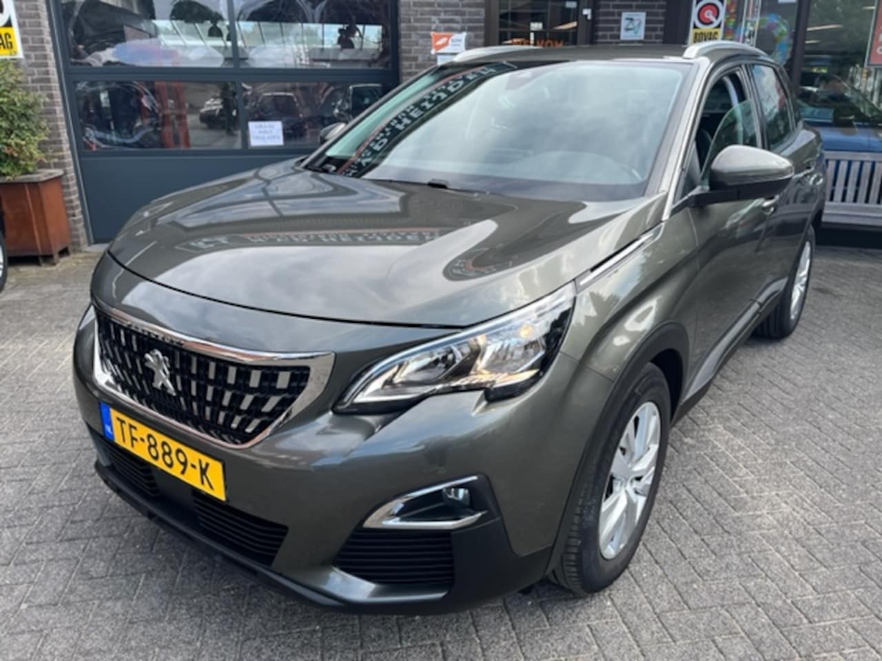 Peugeot 3008 - 1.2 PureTech 130pk Navigatie Trekhaak - AutoWereld.nl