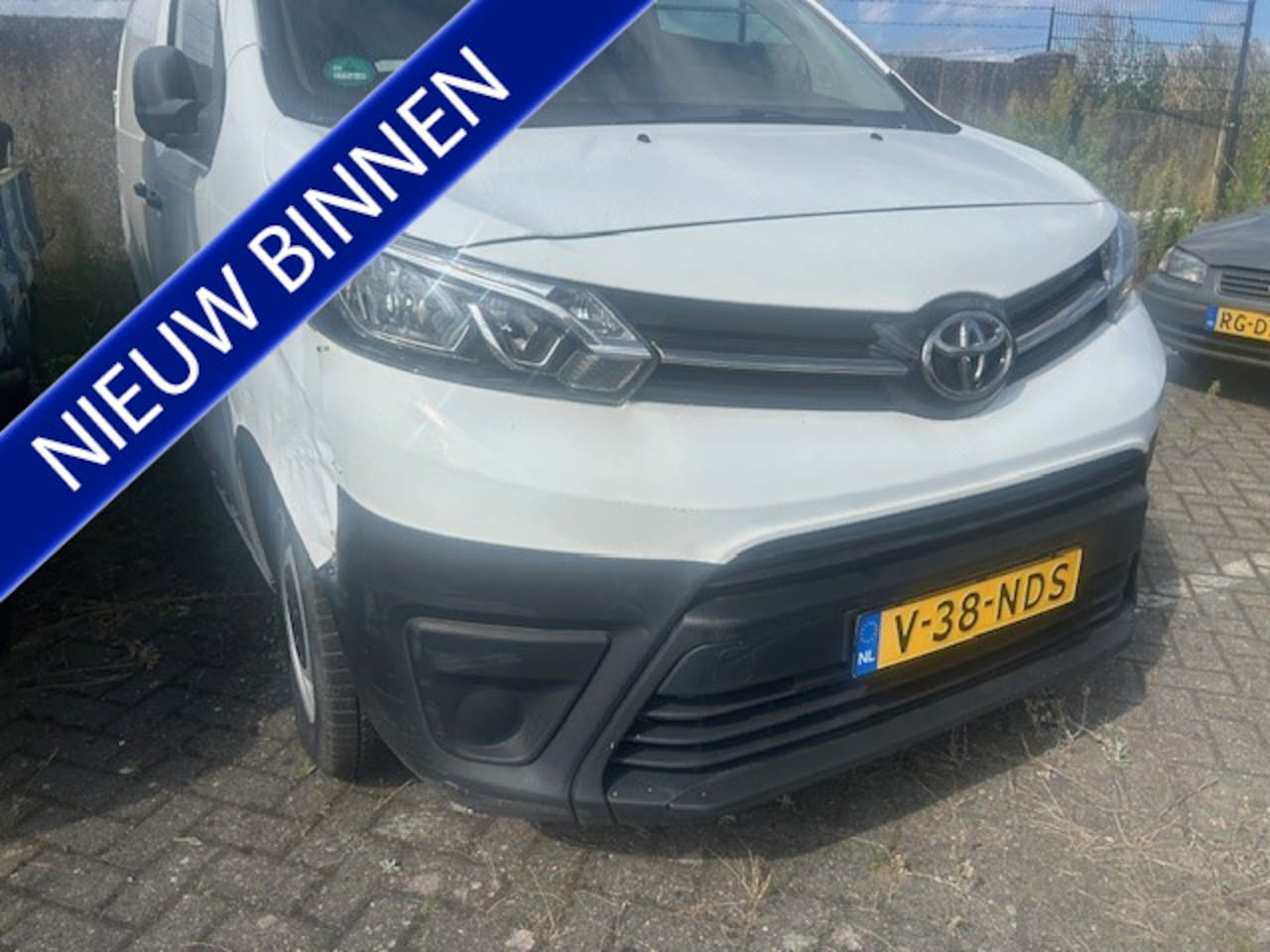 Toyota ProAce Worker - 1.5 D-4D Comfort German fahrzeugbrief!!!!!!!!Damages on the exterior ,rondom beschadiginge - AutoWereld.nl