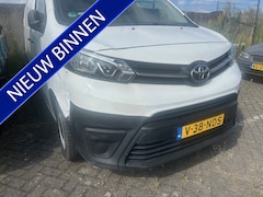 Toyota ProAce Worker - 1.5 D-4D Comfort Damages on the exterior , rondom beschadigingen. Geen APK no TUV